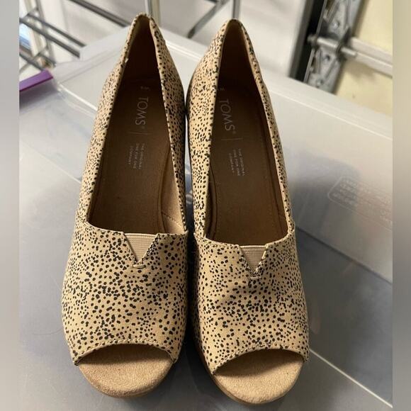 TOMS Michelle Tiny Cheetah Print Peep Toe Wedge Sandal NWOT 9 - Picture 2 of 7